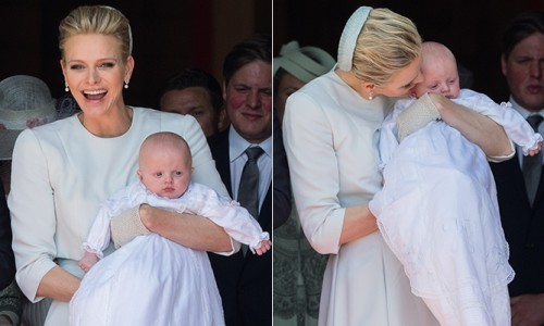 Doop van de Doop van de tweeling in Monaco met moeder prinses Charlènein Monaco met moeder prinses Charlène